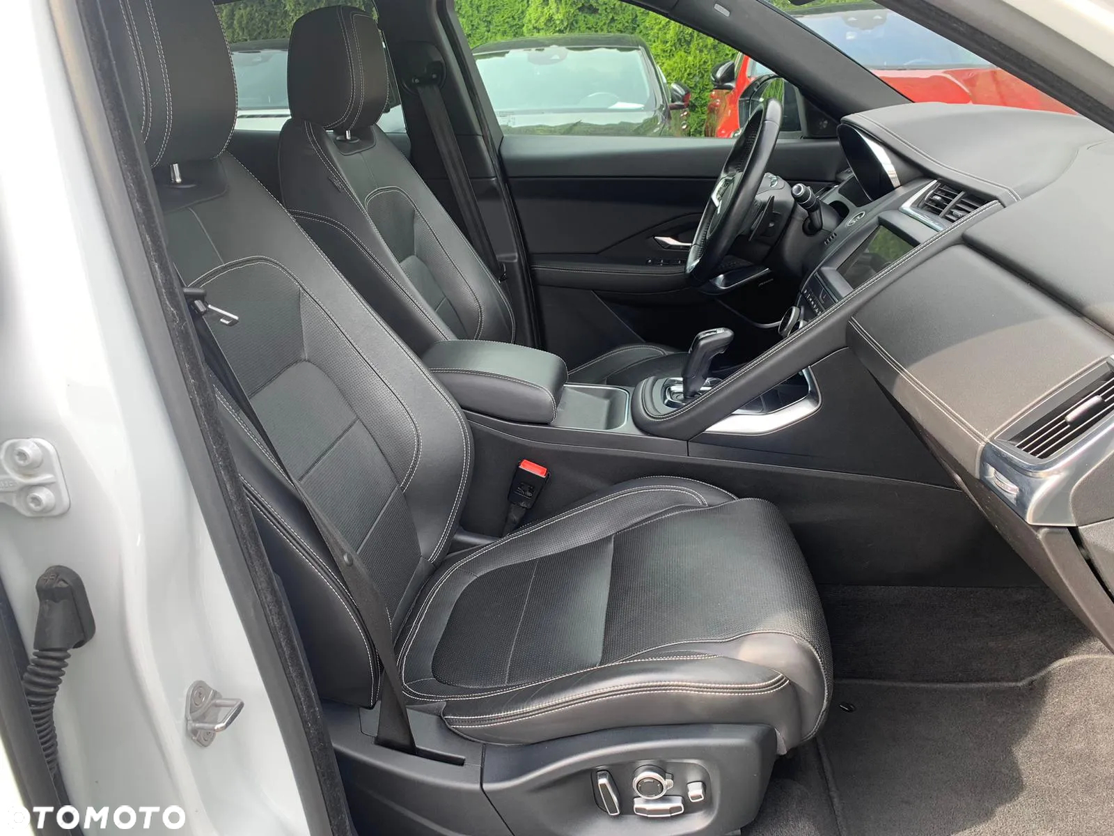 Jaguar E-Pace D180 AWD R-Dynamic S - 15