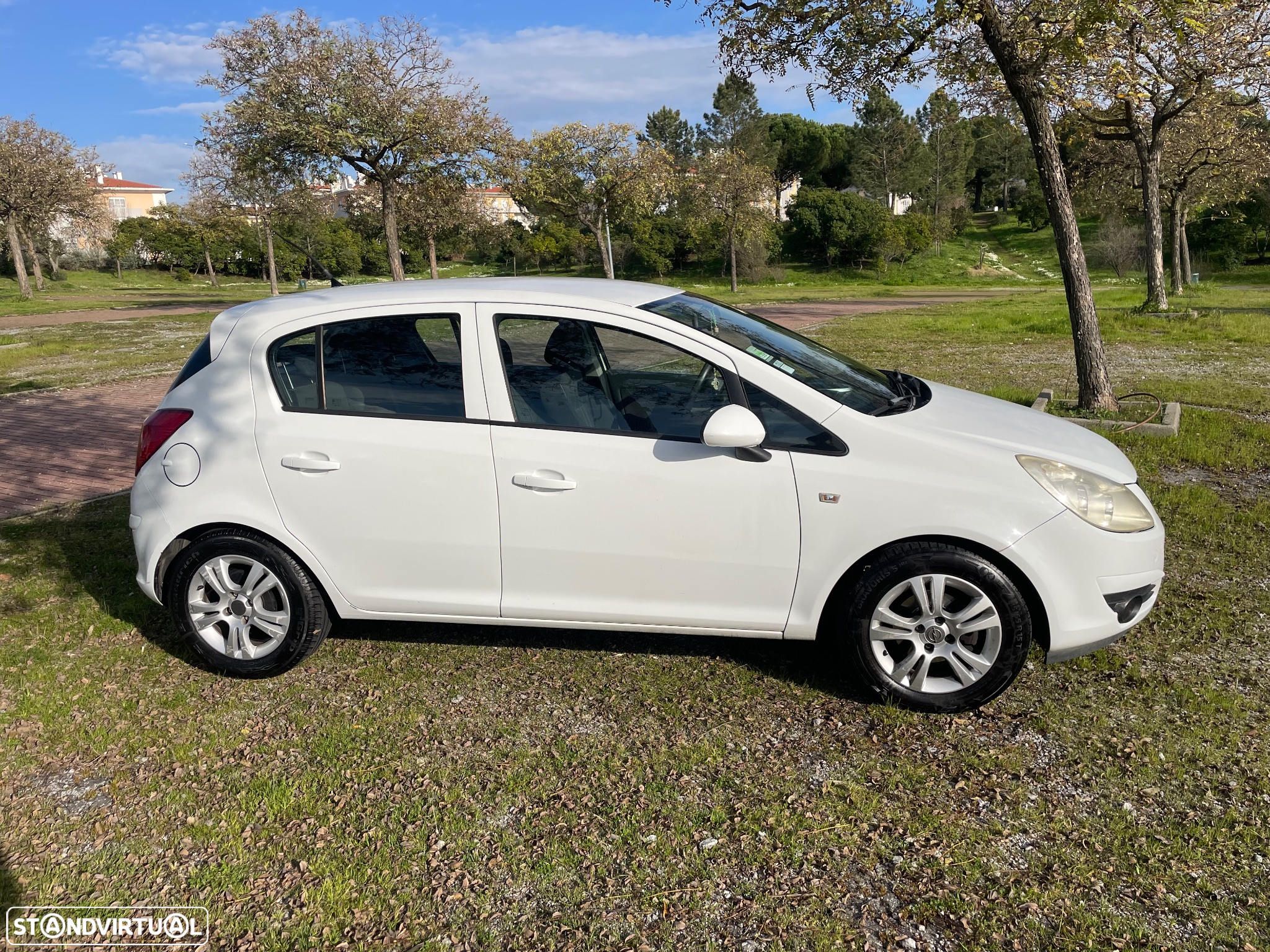 Opel Corsa 1.3 CDTi Enjoy EcoFLEX - 2