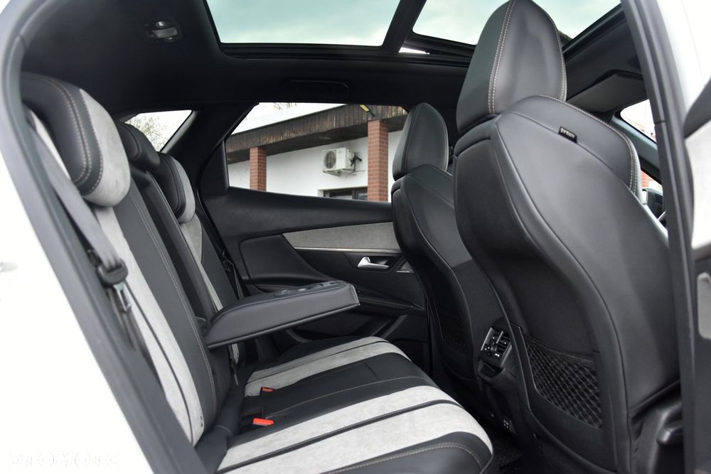 Peugeot 3008 1.6 PureTech HYbrid4 GT Line S&S EAT8 - 33