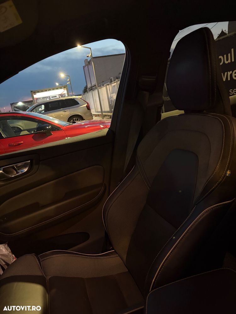 Volvo XC 60 B4 MHEV AT8 FWD R-Design - 22