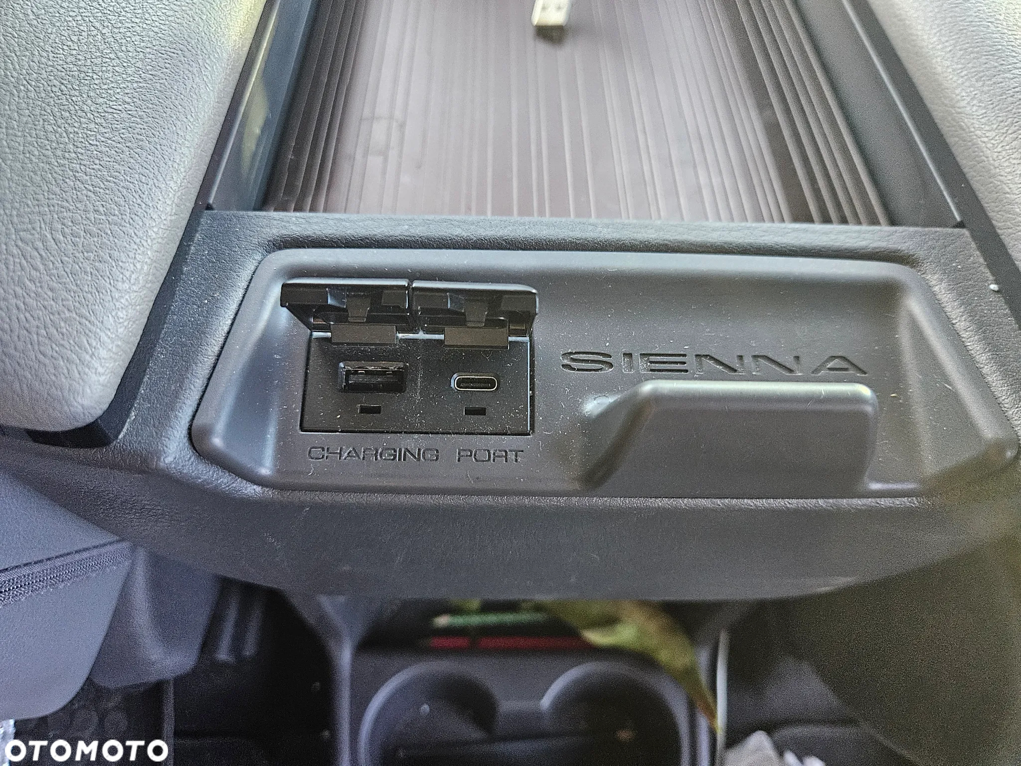 Toyota Sienna - 18