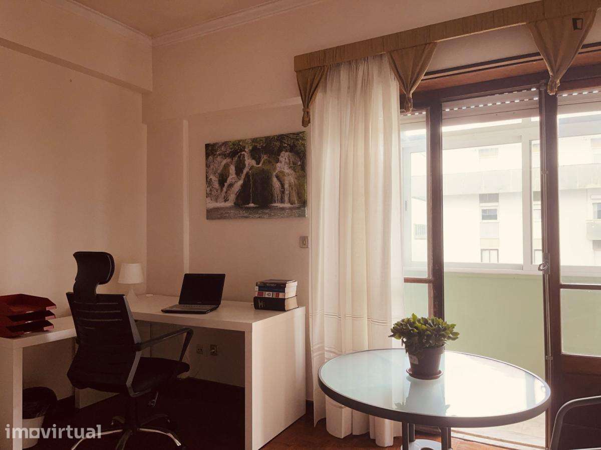 Quarto - localizado em Benfica Lisbon - Grande imagem: 3/20