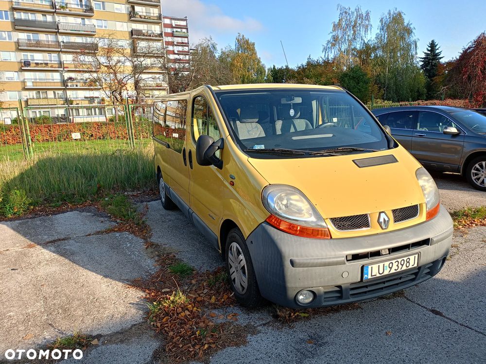 Renault Trafic 2004 photo 2