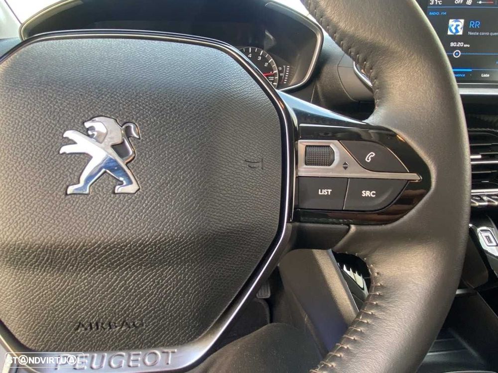 Peugeot 208 - 12