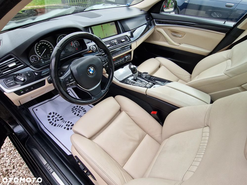 BMW Seria 5 520d xDrive - 23