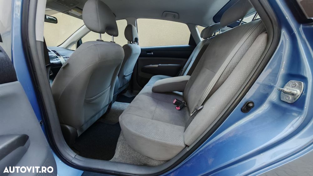 Toyota Prius (Hybrid) - 19