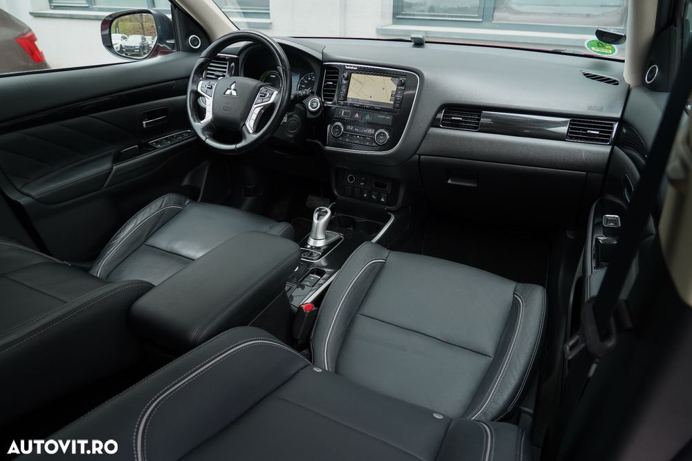 Mitsubishi Outlander 2.0 4WD Plus - 17