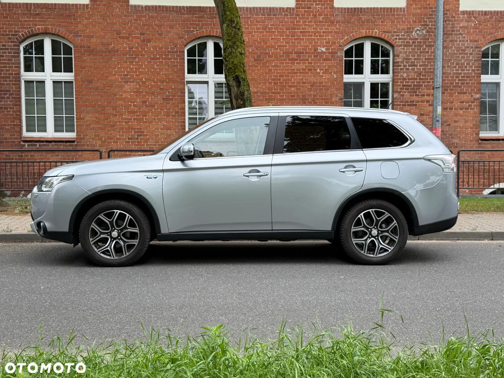 Mitsubishi Outlander 2.0 4WD Plus - 2