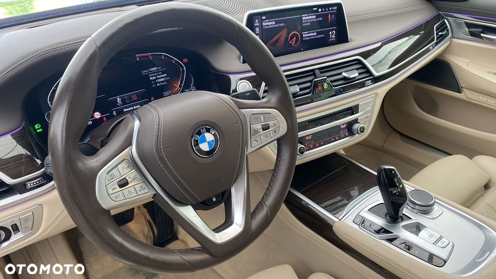 BMW Seria 7 730d xDrive mHEV - 10