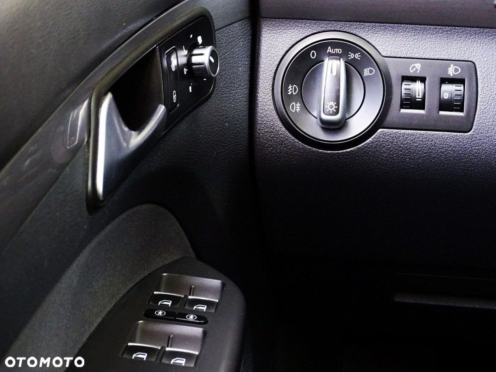 Volkswagen Touran - 19