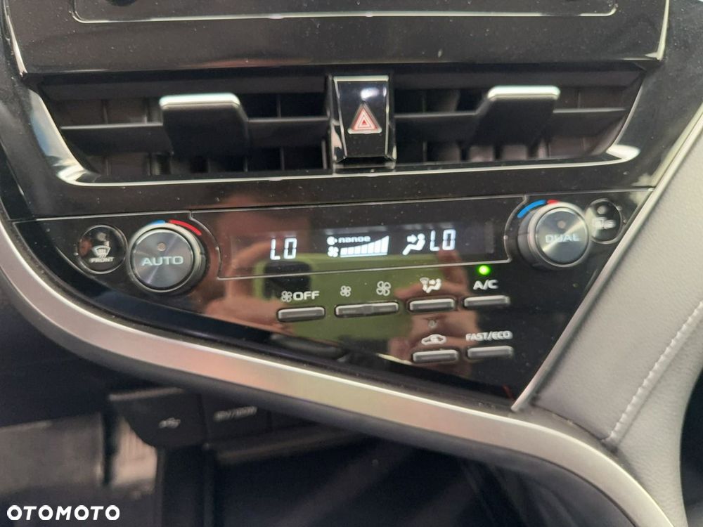 Toyota Camry - 22