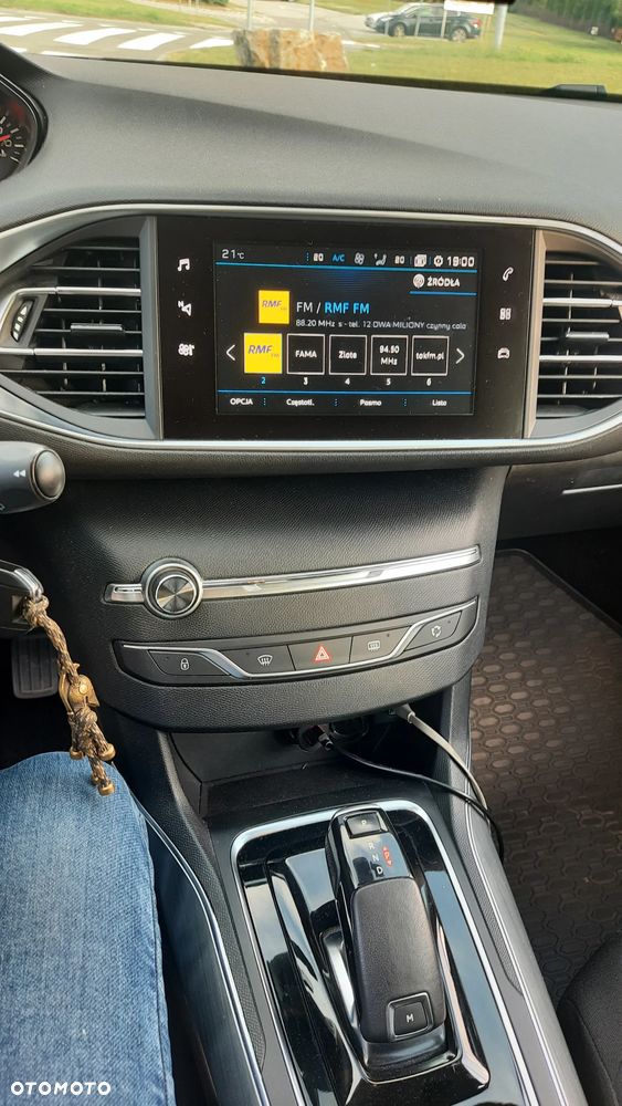 Peugeot 308 1.2 PureTech GPF Active S&S EAT8 - 21