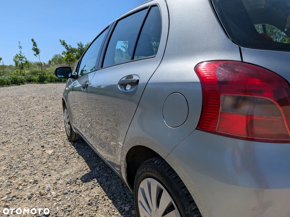 Toyota Yaris 1.0 Luna A/C - 26