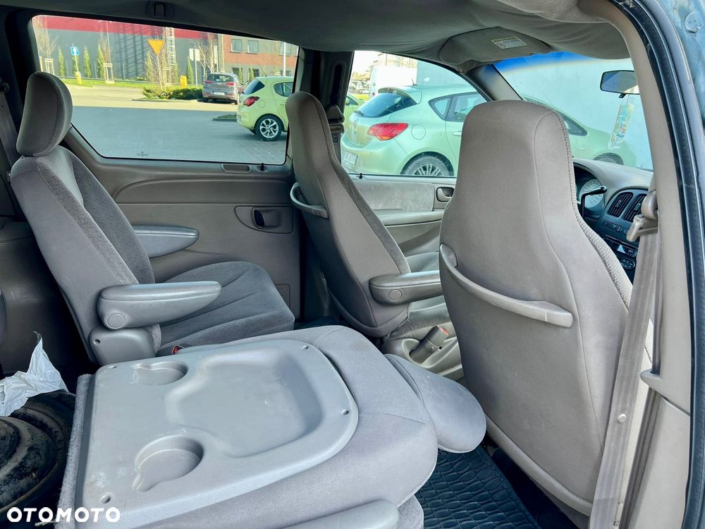 Dodge Caravan - 15