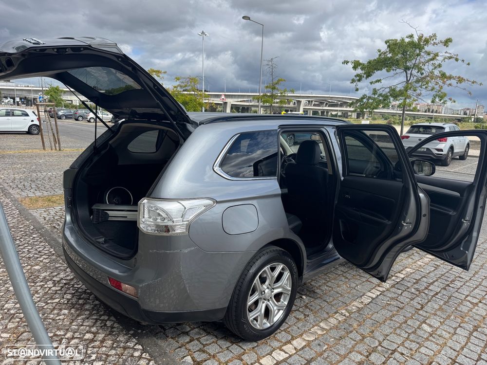 Mitsubishi Outlander - 4