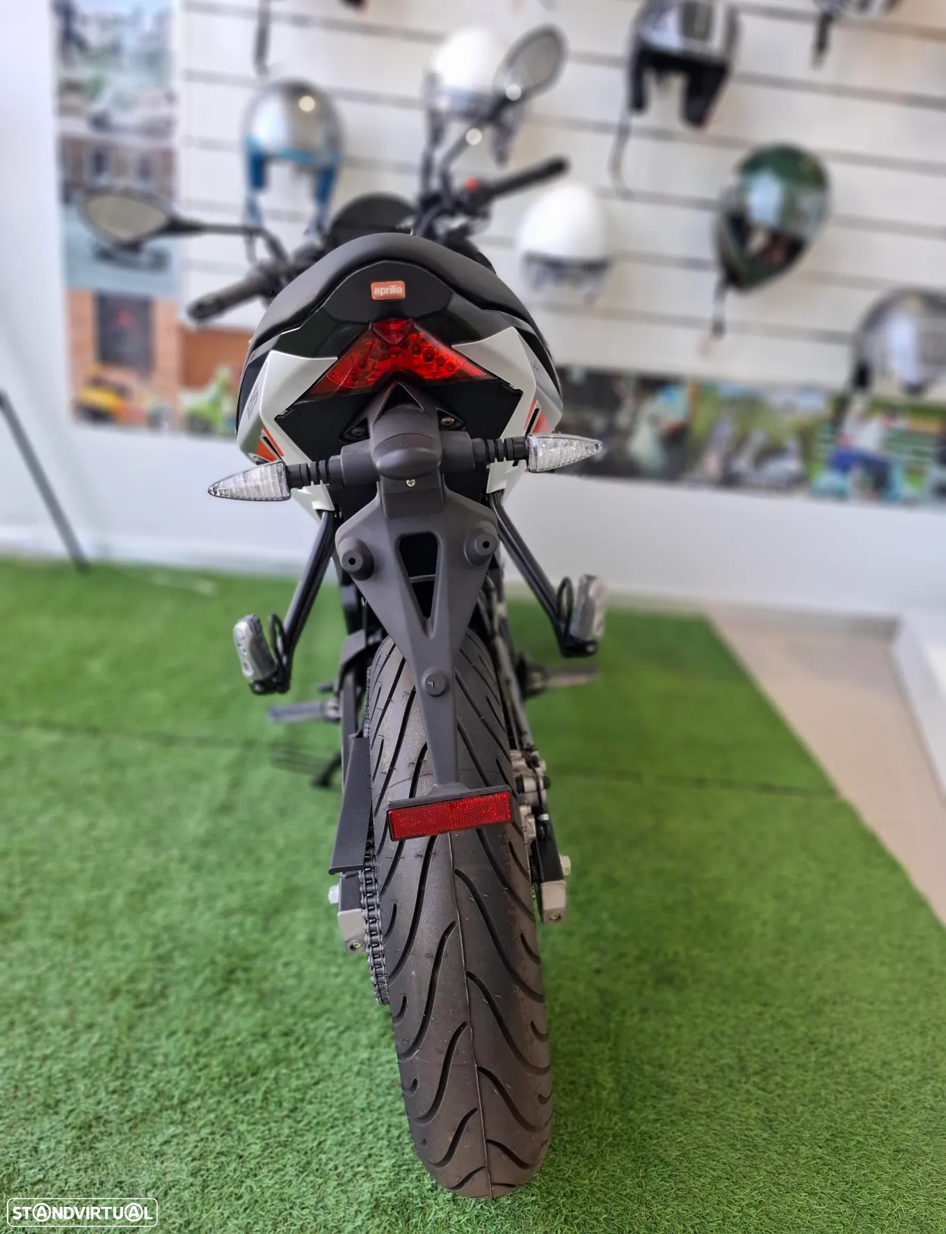 Aprilia Tuono - 7