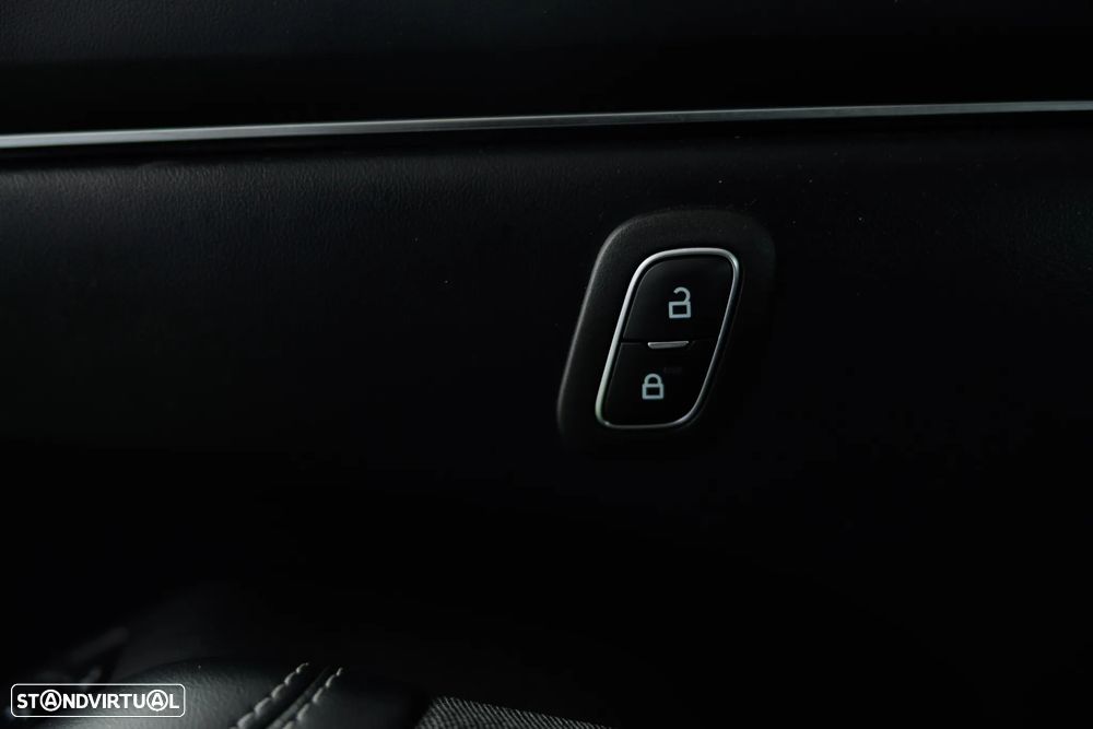 Ford Mustang Mach-E 72.6 kWh Premium AWD - 17