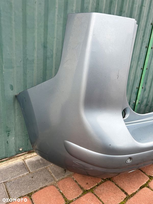 Zderzak tylny TYŁ PEUGEOT 5008 4x PDC Kod lakieru: KGYC - 4