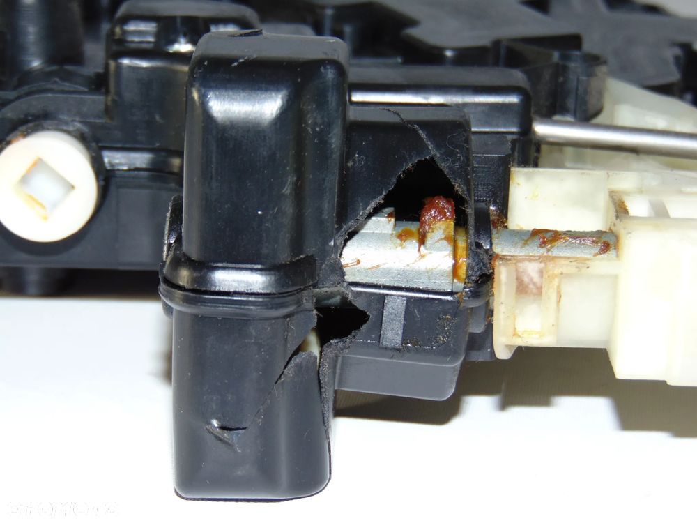 ORYGINAŁ zamek boczny tylny tył lewy mechanizm zamka drzwi przesuwnych 2K0843653BD VW Volkswagen Caddy 3 III 03-15r - 14