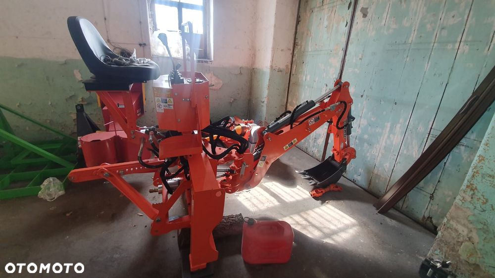 Kubota B2231 cab hst - 5