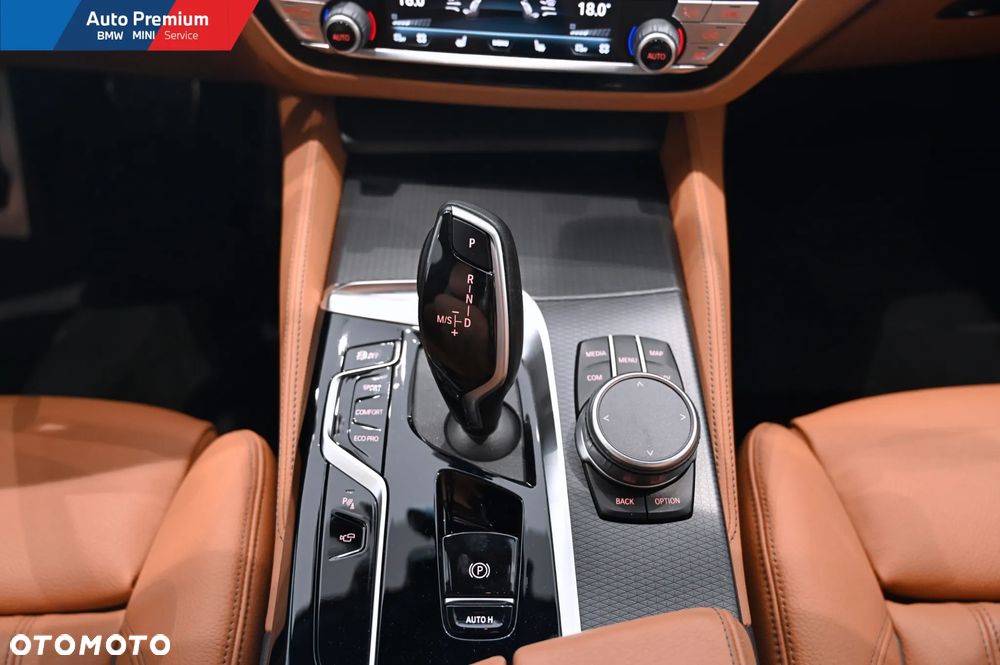 BMW Seria 5 540i xDrive - 16