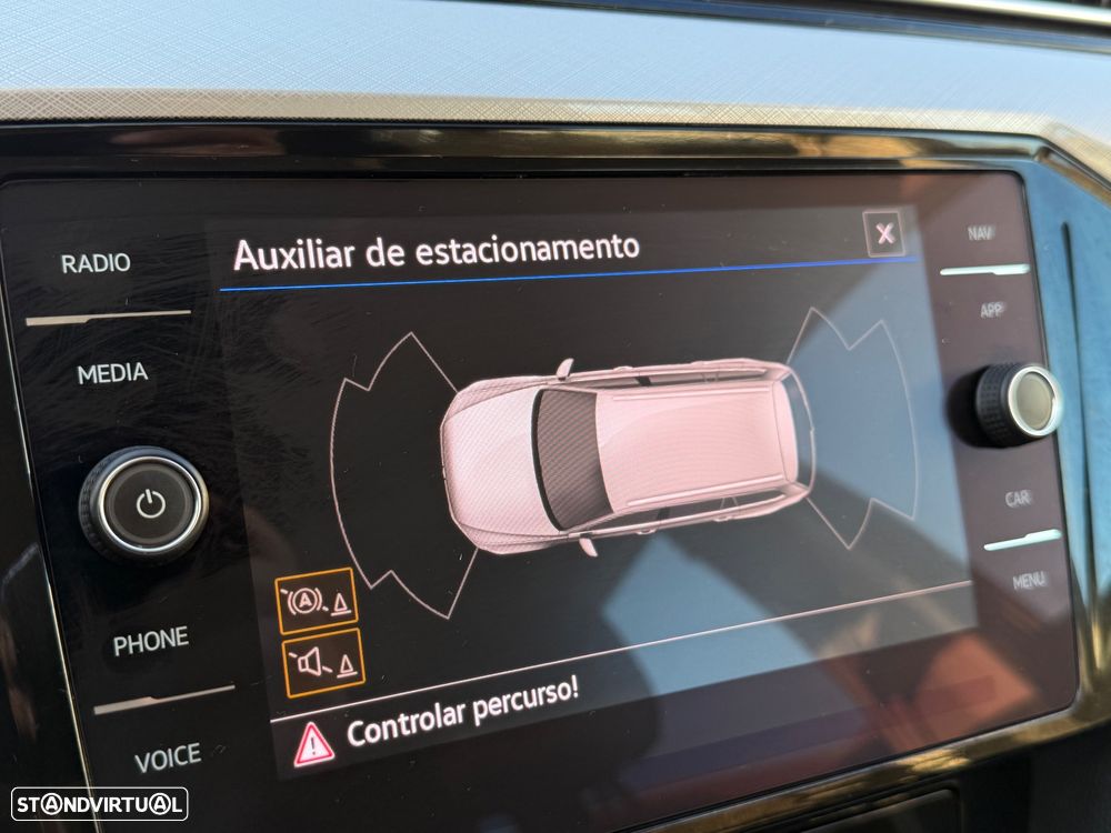 VW Passat Variant 2.0 TDi Business DSG - 23