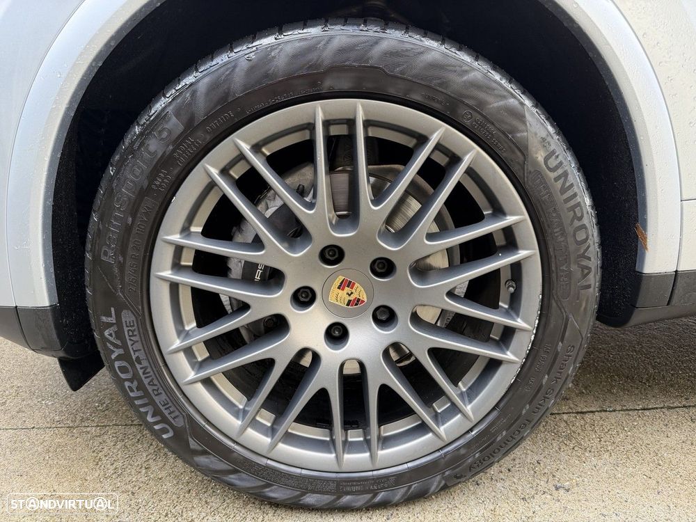 Porsche Cayenne Platinum Edition - 9
