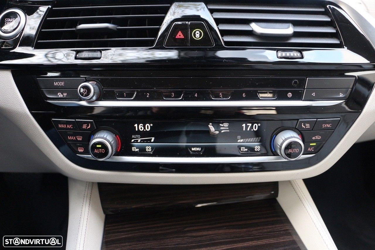 BMW 530 e Line Luxury - 30