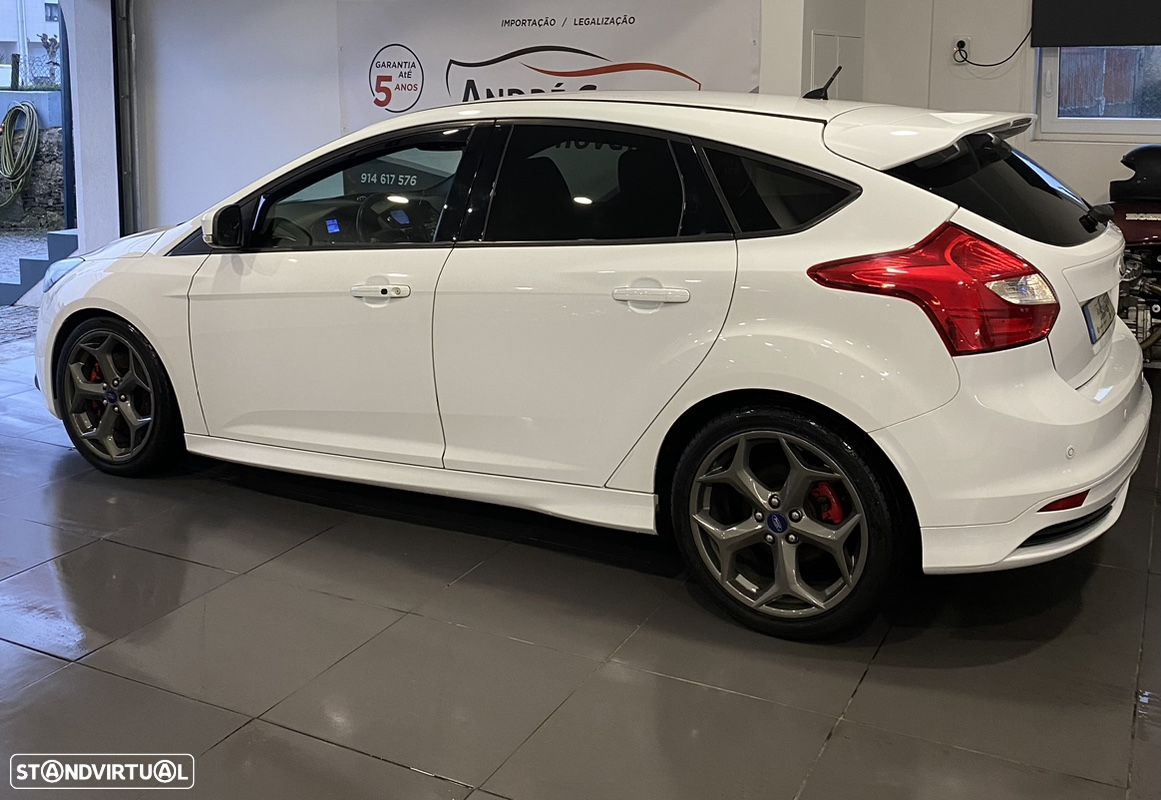 Ford Focus 2.0i ST-2 - 9