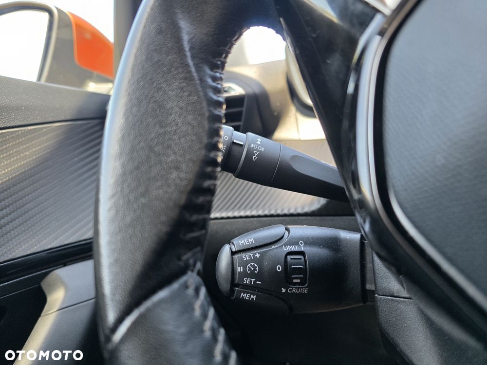 Peugeot 2008 PureTech 100 Allure - 14