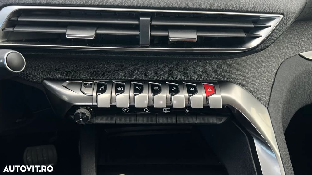 Peugeot 3008 PureTech 130 Stop & Start GPF EAT8 Allure - 13