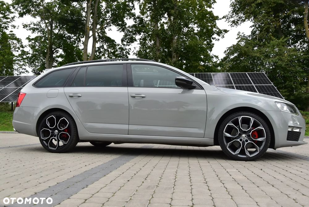 Skoda Octavia 2.0 TDI DSG RS - 32