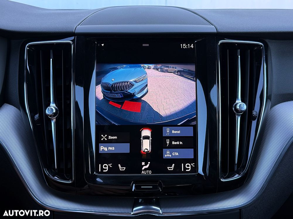 Volvo XC 60 B4 MHEV AWD R-Design - 32