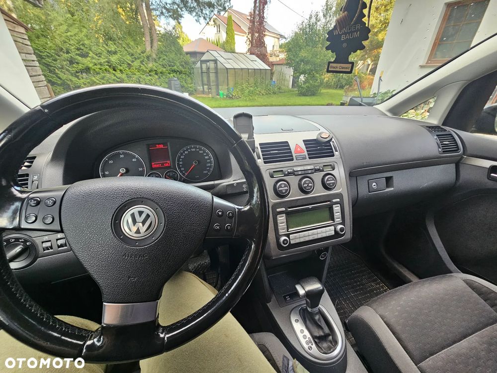 Volkswagen Touran 2.0 TDI DSG Highline - 8