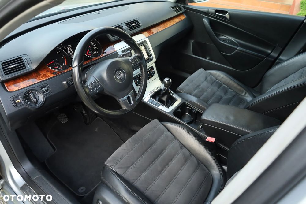Volkswagen Passat 2.0 TDI DPF Highline - 12