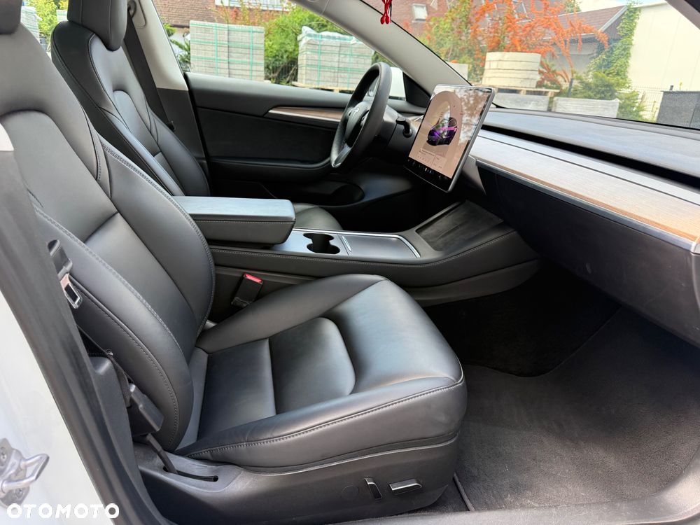 Tesla Model 3 RWD - 16