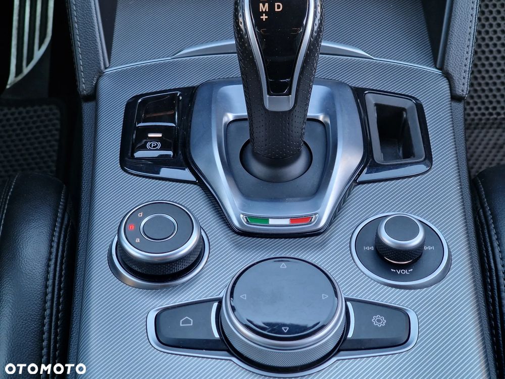 Alfa Romeo Stelvio 2.0 Turbo Veloce Q4 - 10