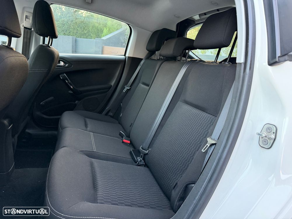 Peugeot 208 PureTech 82 Style - 8