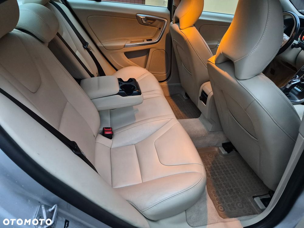 Volvo S60 T5 Powershift - 11