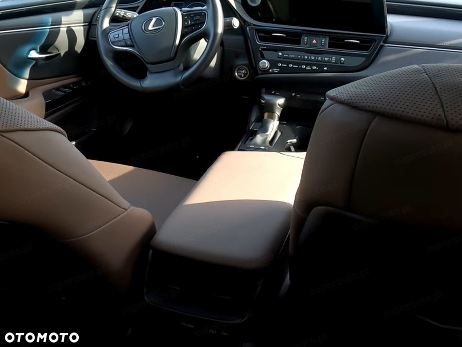 Lexus ES 2025