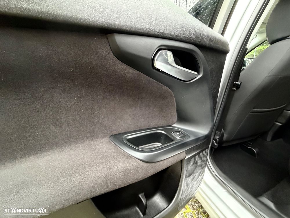 Fiat Tipo Station Wagon 1.3 M-Jet Lounge Tech - 26