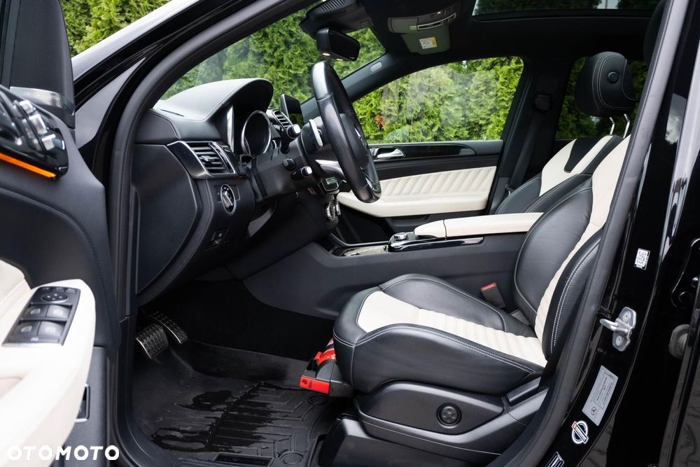 Mercedes-Benz GLE - 12