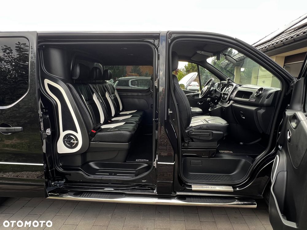 Opel VIVARO BLACK & WHITE 5 osób - 7