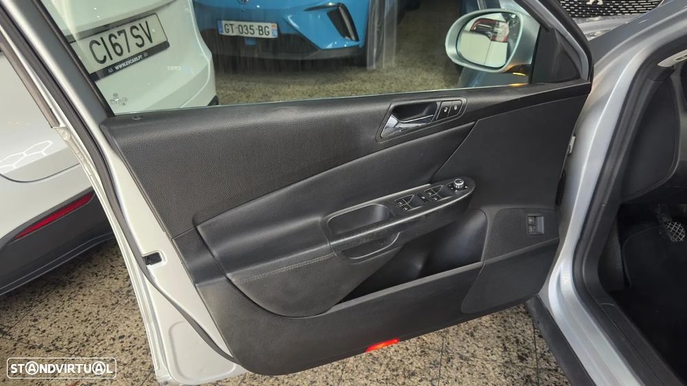VW Passat Variant 2.0 TDI Highline - 13