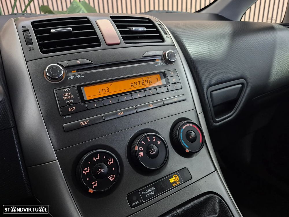 Toyota Auris 1.4 VVT-i AC - 17