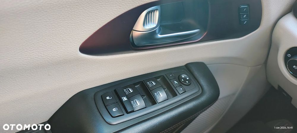 Chrysler Pacifica - 40