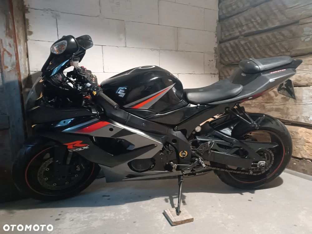 Suzuki GSX-R - 25