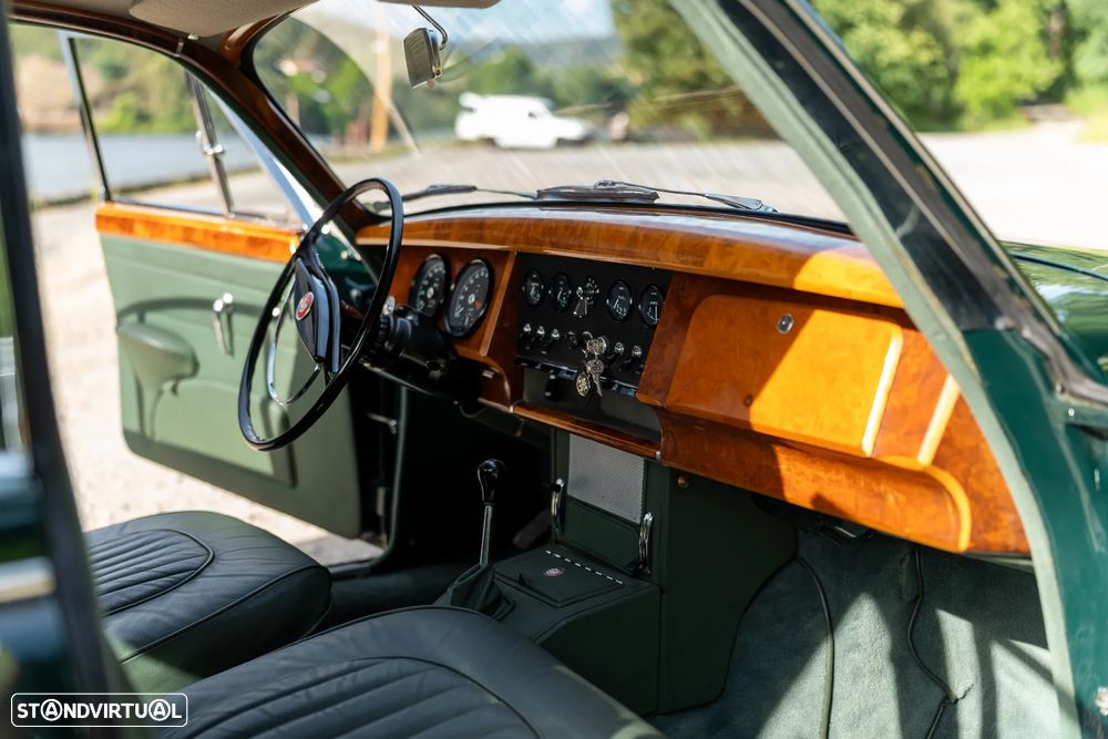 Jaguar MK II - 37