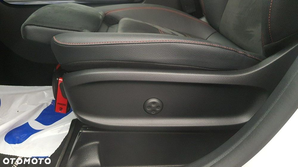 Mercedes-Benz GLA - 26