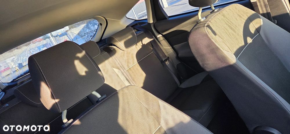 Ford Focus 1.6 Ambiente - 5